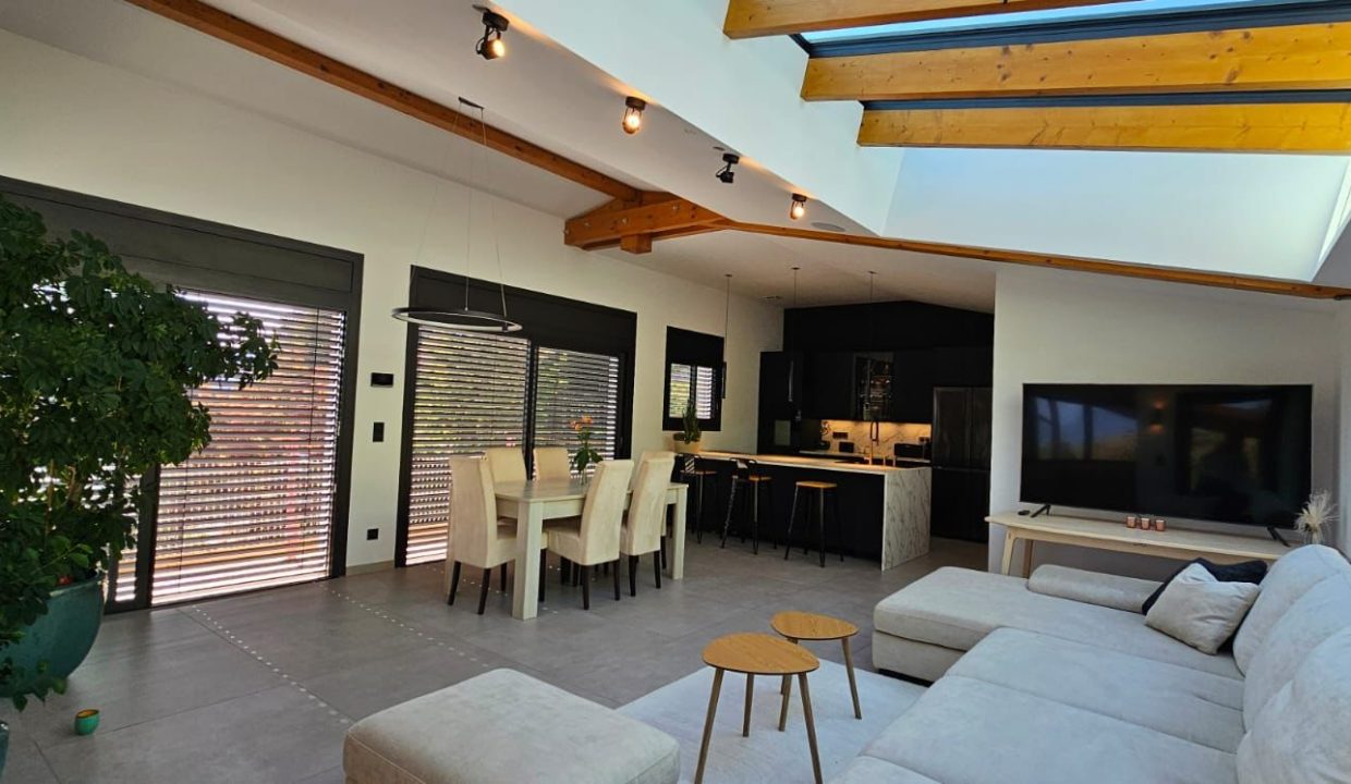 PHOTO-2025-04-11-13-59-06